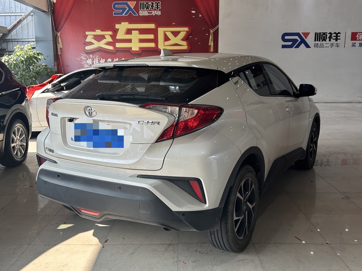 豐田 C-HR  2020款 2.0L 領(lǐng)先版圖片