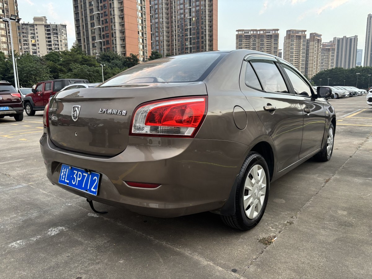 寶駿 630  2014款 1.5L 手動(dòng)標(biāo)準(zhǔn)型圖片