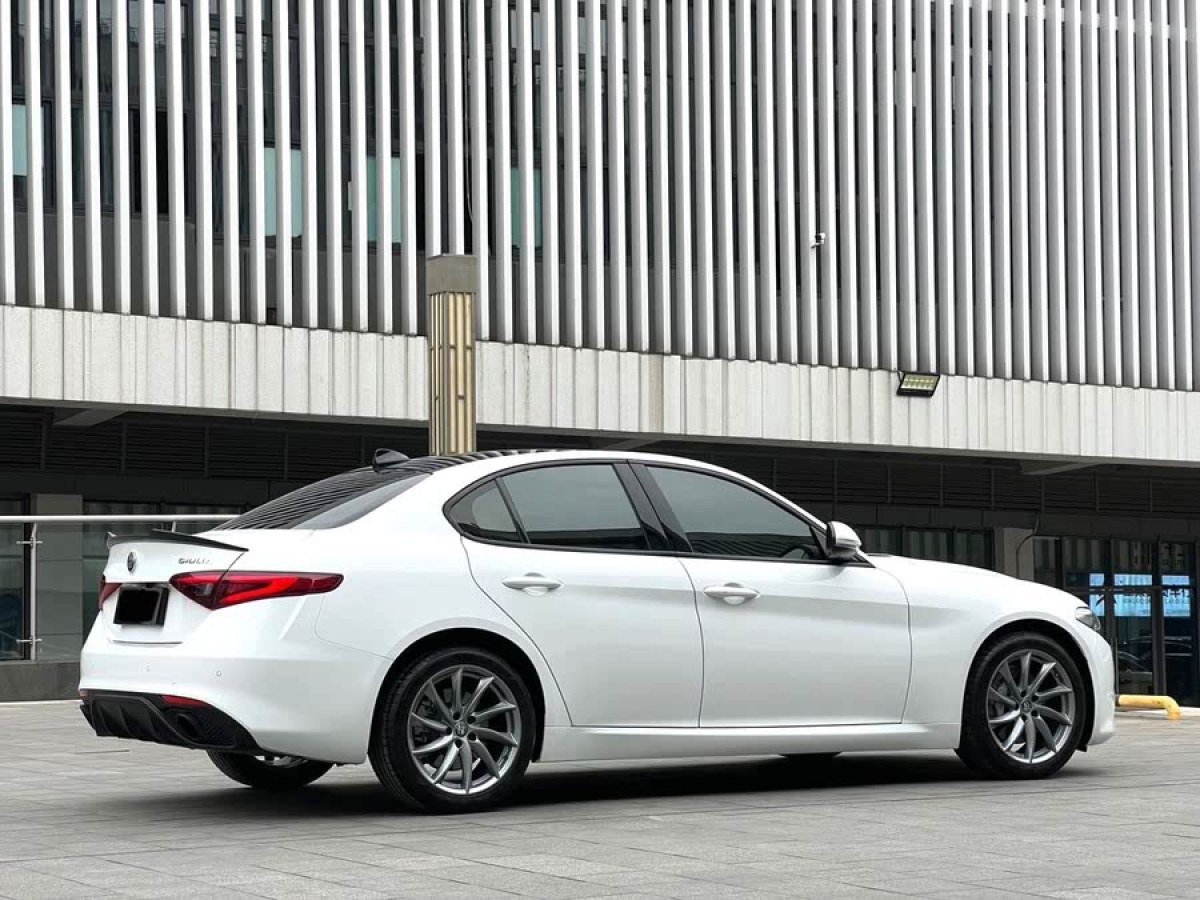 阿爾法·羅密歐 Giulia  2022款 2.0T 280HP Ti 駕控版圖片