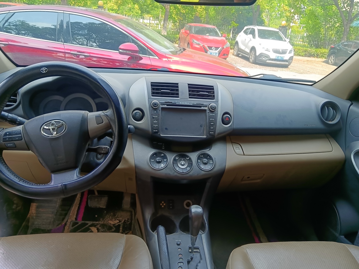 豐田 RAV4榮放  2011款 2.4L 自動(dòng)四驅(qū)豪華版圖片