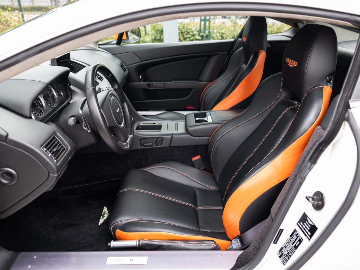 2017年4月阿斯顿·马丁 Vantage  2011款 V8 4.7L Coupe