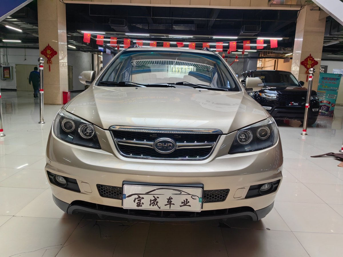 比亞迪 S6  2014款 2.0L 手動尊貴型 5座圖片