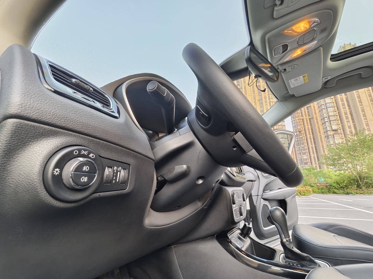 Jeep 指南者  2020款 220T 自動(dòng)夜鷹版圖片