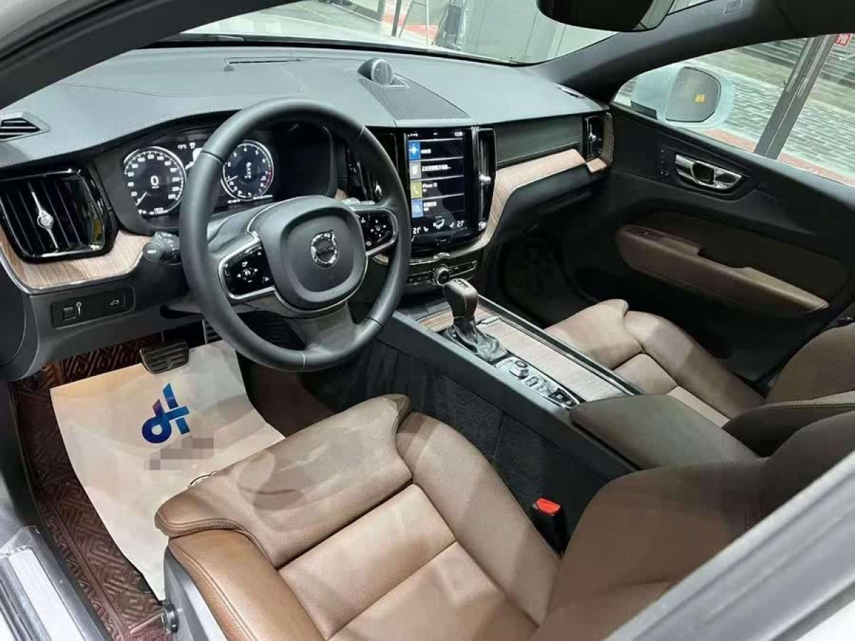 沃爾沃 XC60  2021款 T5 四驅(qū)智遠豪華版圖片