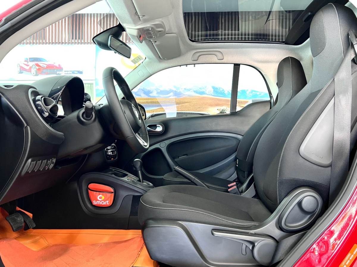 2019年10月smart fortwo  2019款 0.9T 66千瓦硬頂動擎版 國VI