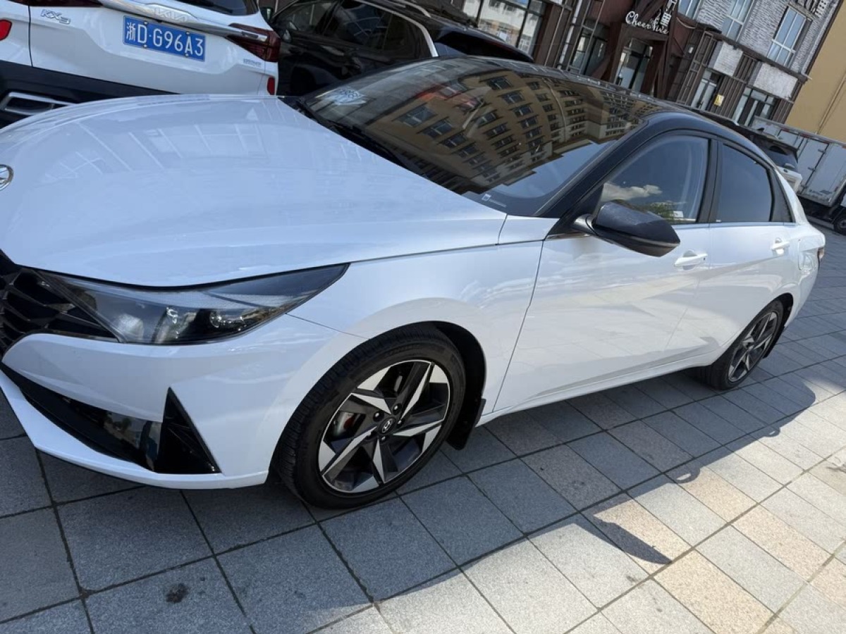 現(xiàn)代 伊蘭特  2021款 1.5L LUX尊貴版圖片
