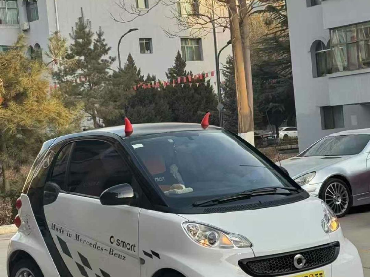 smart fortwo  2013款 1.0L 5檔序列 MHD 硬頂冰炫特別版圖片