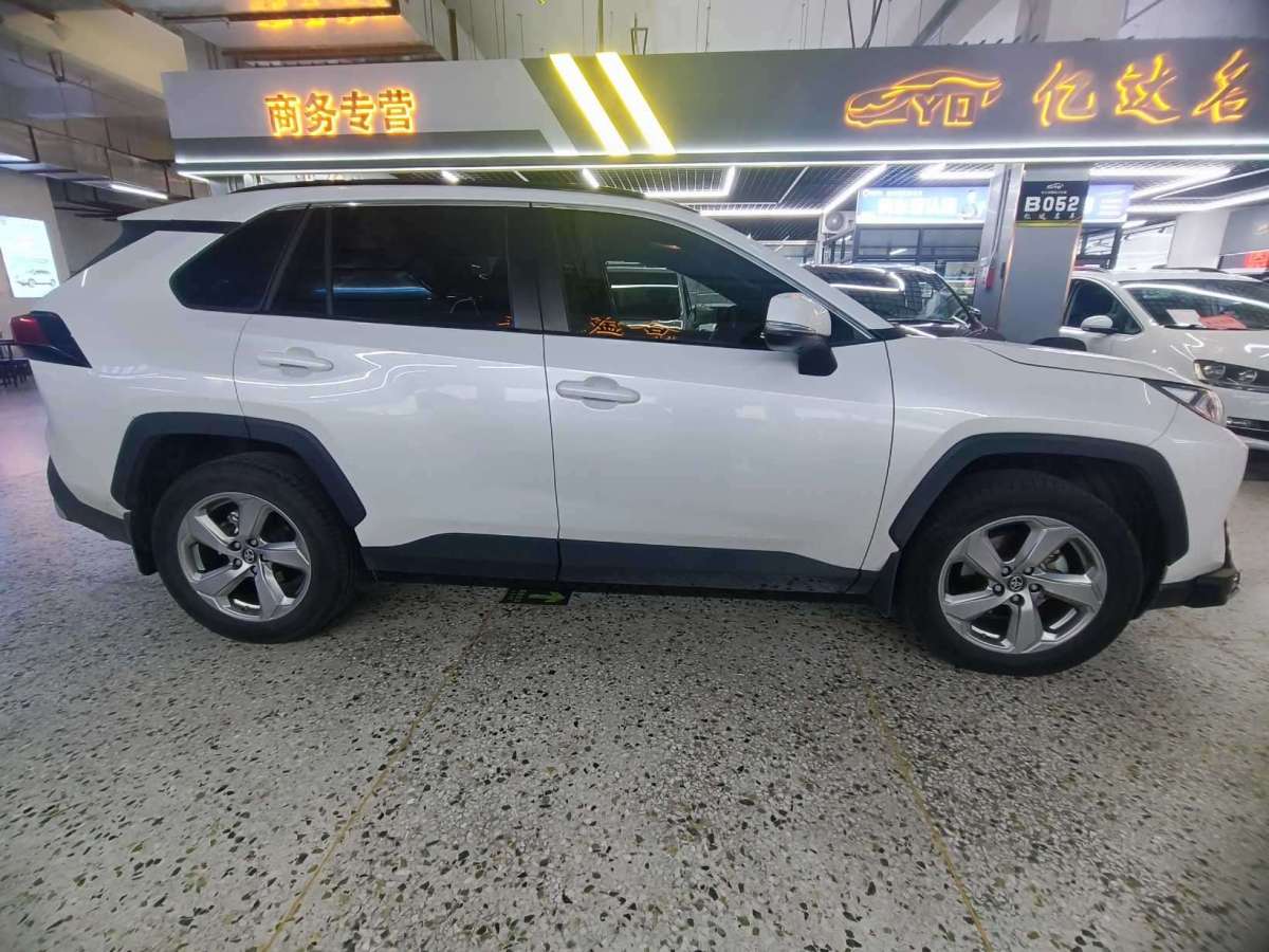 豐田 RAV4榮放  2020款 2.0L CVT四驅(qū)風(fēng)尚PLUS版圖片