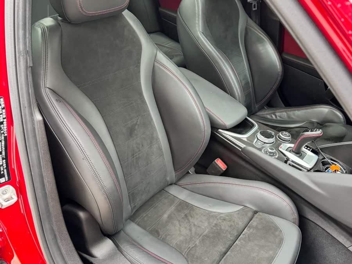 阿爾法·羅密歐 Giulia  2021款 2.0T 280HP Veloce Ti 競速版圖片