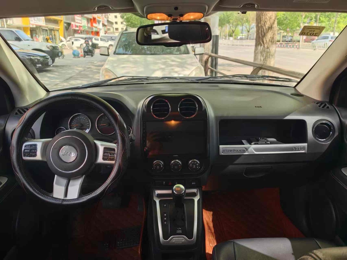 Jeep 指南者  2014款 改款 2.4L 四驱舒适版图片