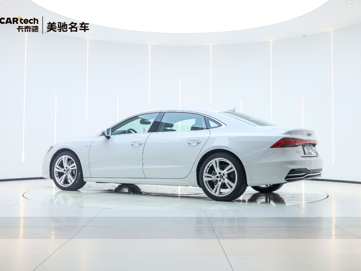 奧迪 奧迪A7L  2024款 45TFSI quattro S-line 見遠(yuǎn)型 流晶套裝圖片