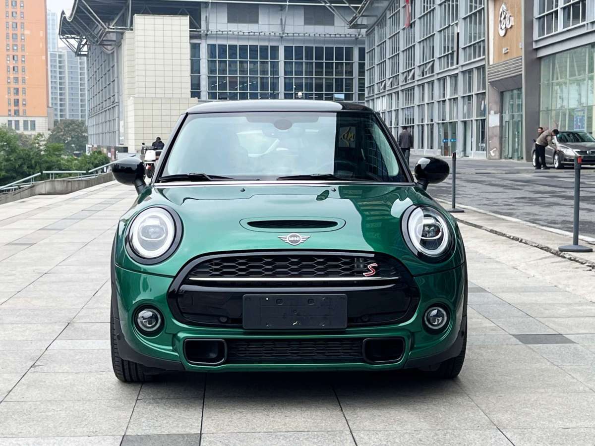 MINI MINI  2020款 2.0T COOPER S 經(jīng)典派 三門絕色版圖片