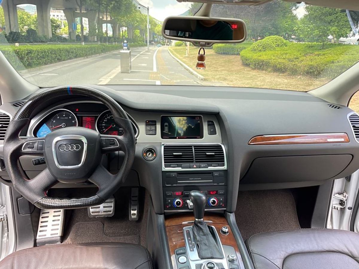 2011年8月奧迪 奧迪Q7  2011款 3.0 TFSI 進(jìn)取型(200kW)