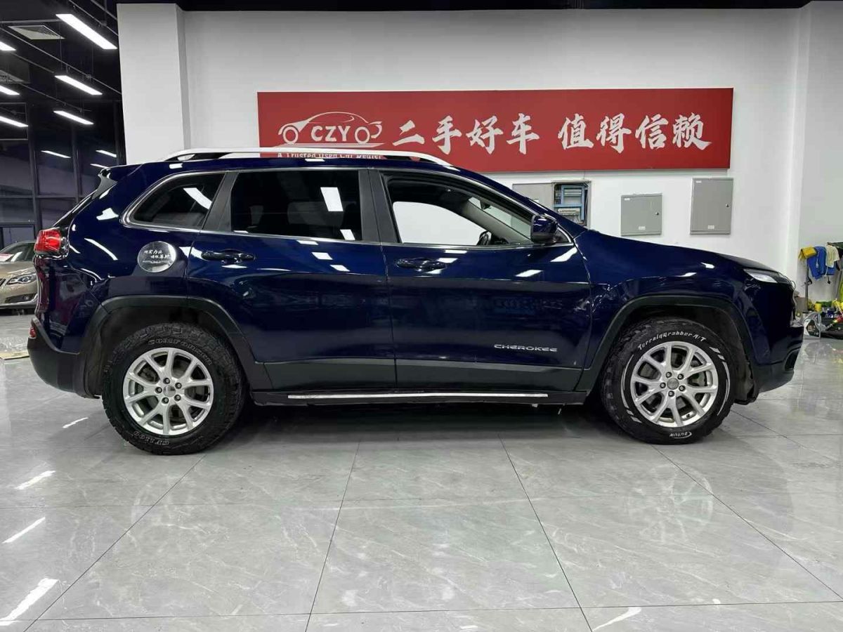 Jeep 自由光  2016款 2.0L 優(yōu)越版圖片