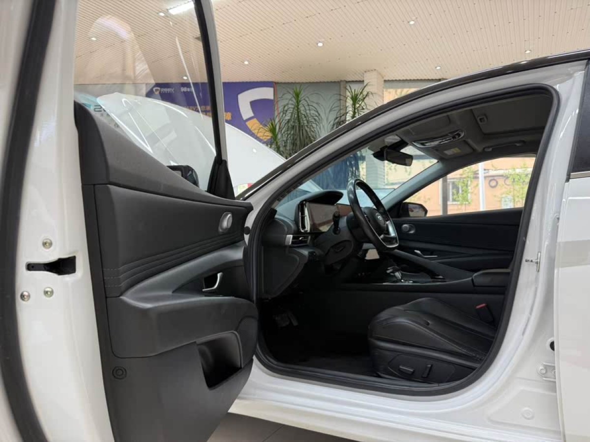 現(xiàn)代 伊蘭特  2021款 1.5L LUX尊貴版圖片