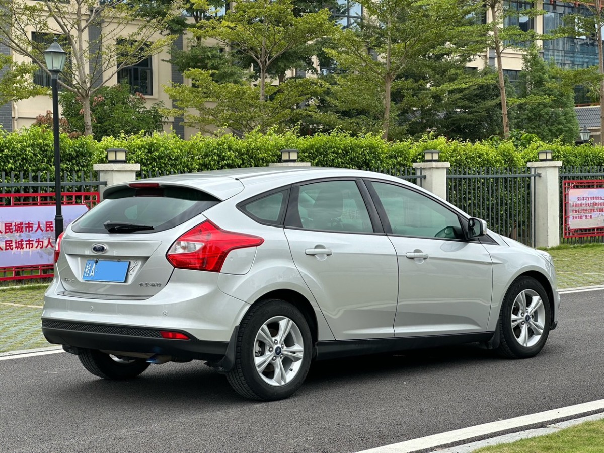 2013年9月福特 ?？怂? 2012款 兩廂 1.6L 自動風尚型