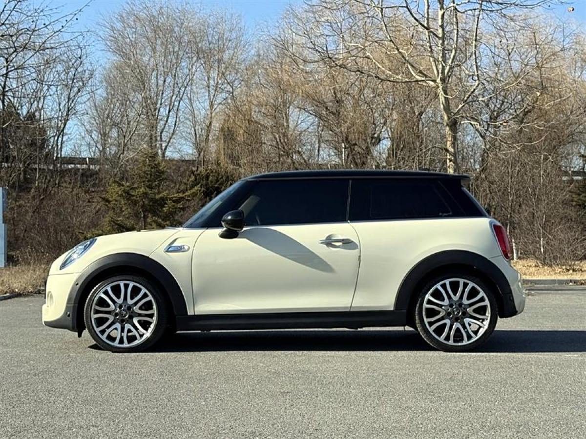 MINI MINI  2019款 2.0T COOPER S 藝術(shù)家圖片