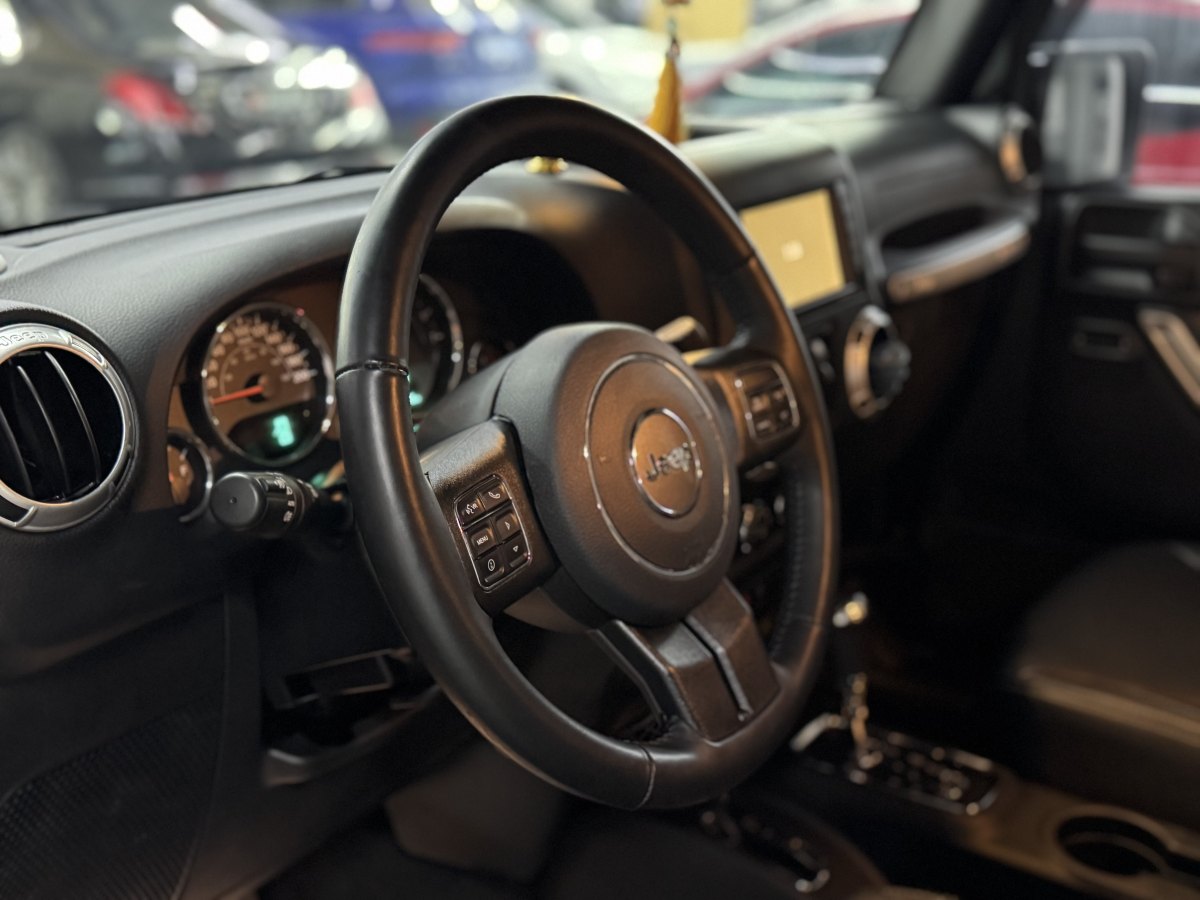 Jeep 牧馬人  2016款 3.0L Sahara 75周年致敬版圖片