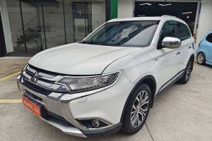 歐藍(lán)德 三菱 2.4L 四驅(qū)精英版 5座