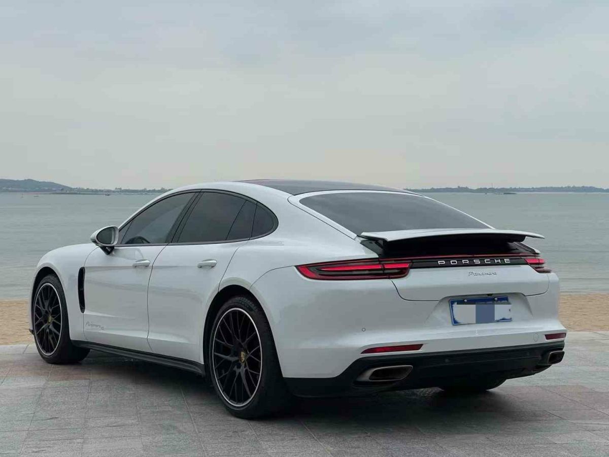 保時(shí)捷 Panamera 圖片