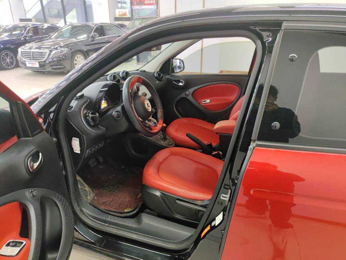 2019年3月smart forfour  2018款 1.0L 52千瓦激情版