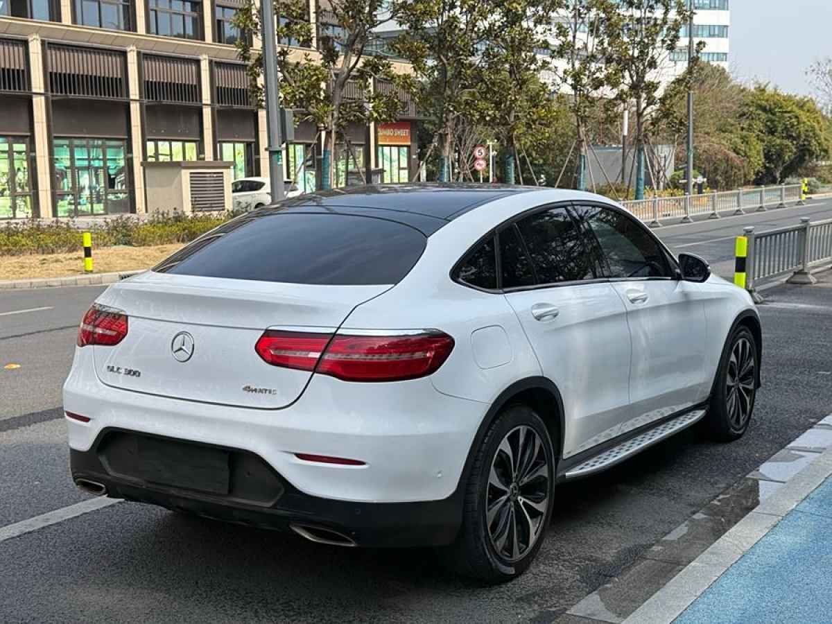 奔馳 奔馳GLC  2022款 改款 GLC 260 4MATIC 轎跑SUV圖片