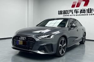 奥迪A4L 奥迪 45 TFSI quattro 臻选动感型