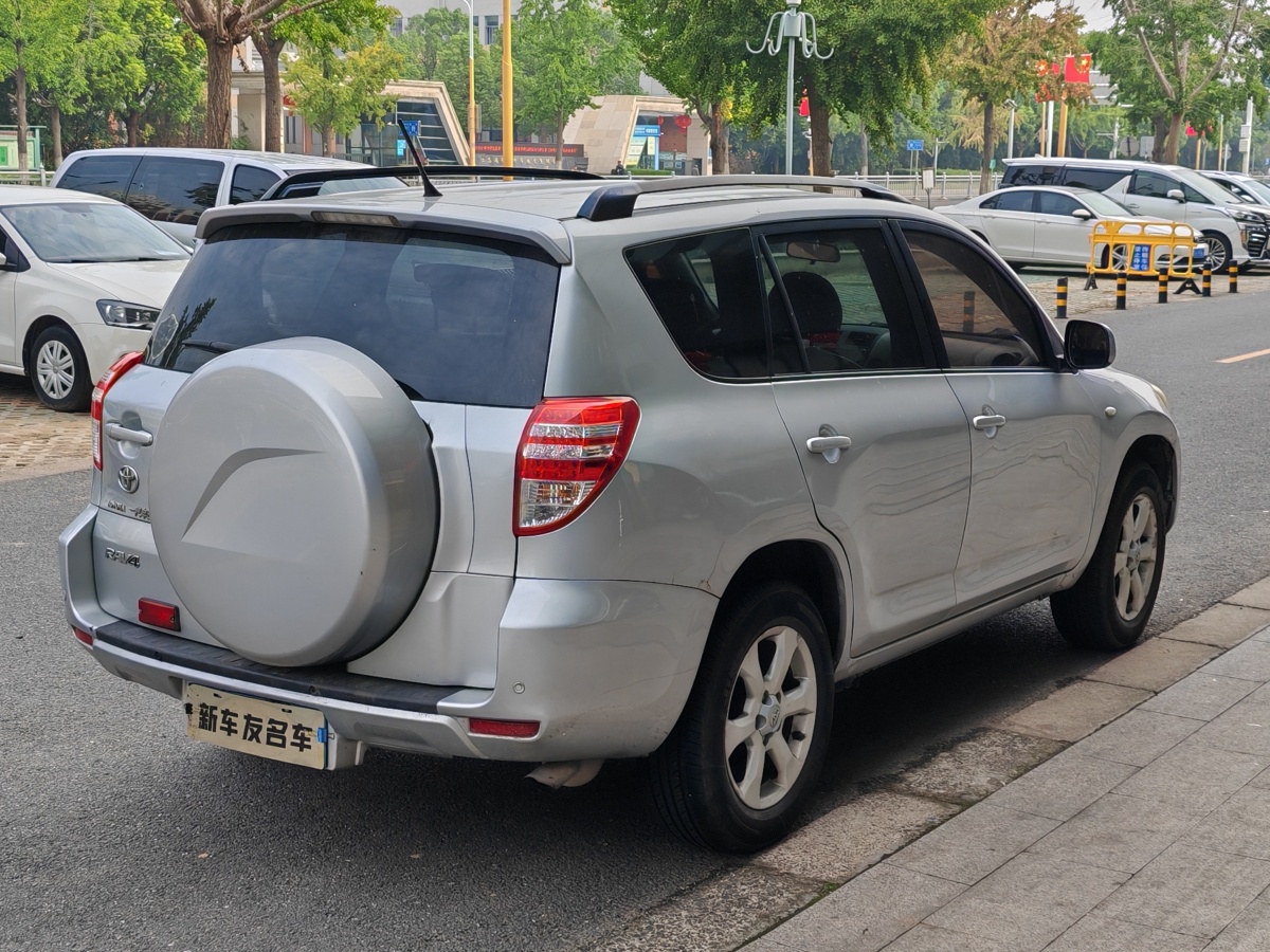 2011年2月豐田 RAV4榮放  2010款 2.0L 手動豪華升級版