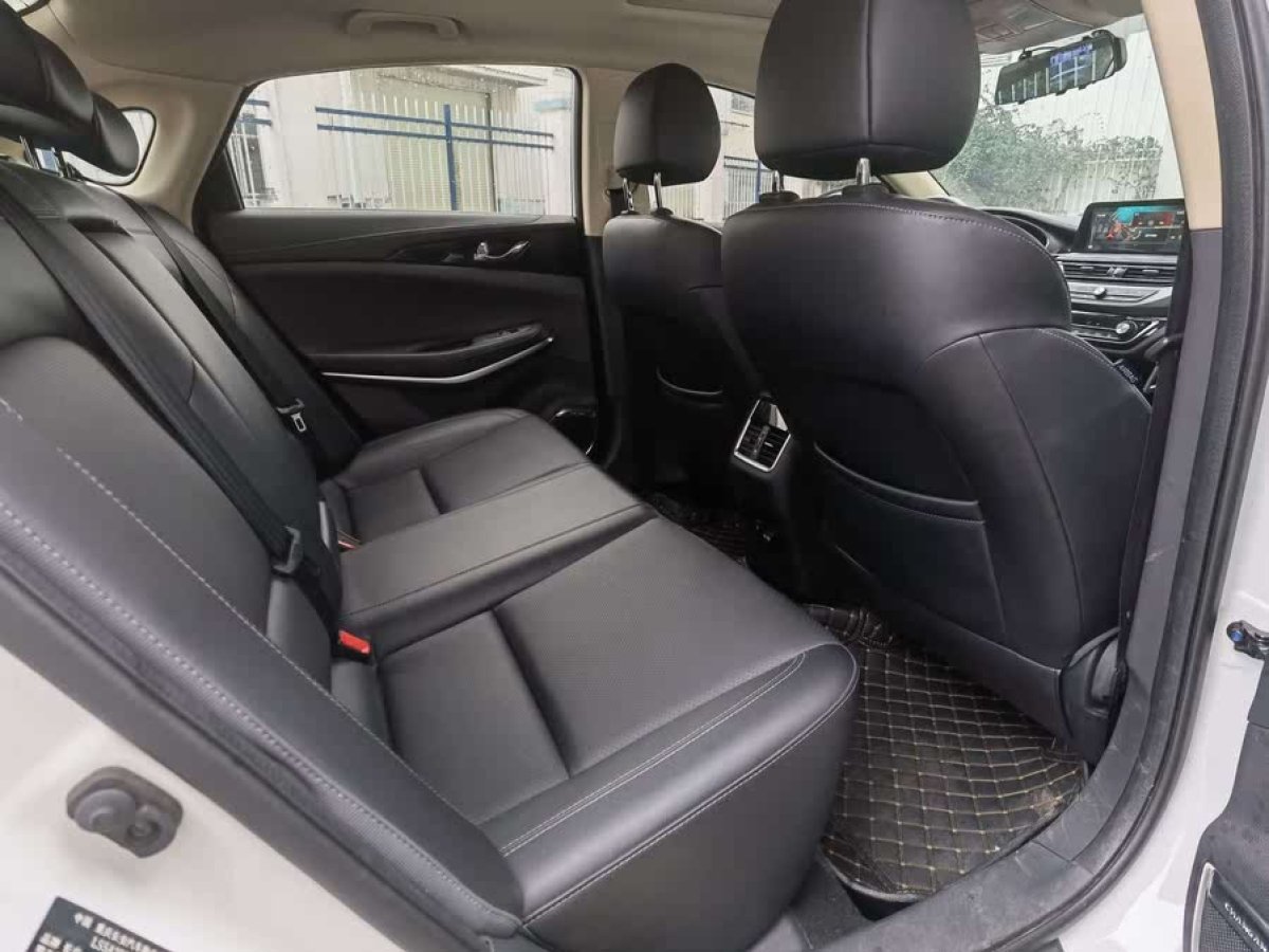 長(zhǎng)安 銳程CC  2020款 1.5T 自動(dòng)潮銳型圖片