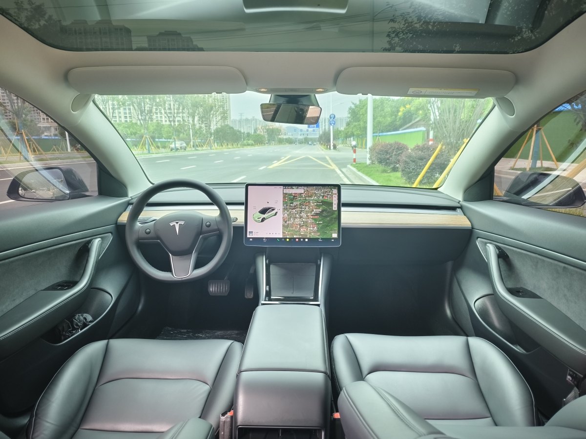 特斯拉 Model 3  2019款 標(biāo)準(zhǔn)續(xù)航后驅(qū)升級版圖片