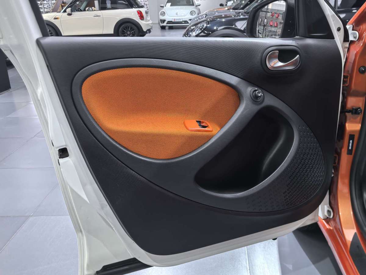 smart forfour  2016款 1.0L 52千瓦激情版圖片