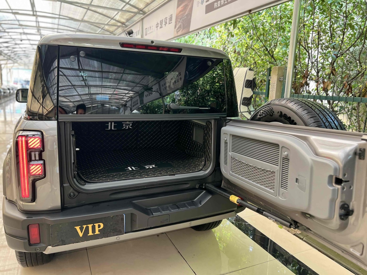 北京 BJ40  2024款 2.0T 城市獵人版 俠客型圖片