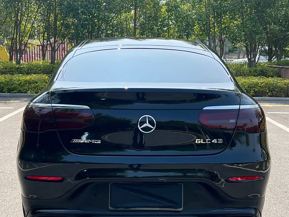 奔馳 奔馳GLC  2022款 改款 GLC 260 4MATIC 轎跑SUV圖片