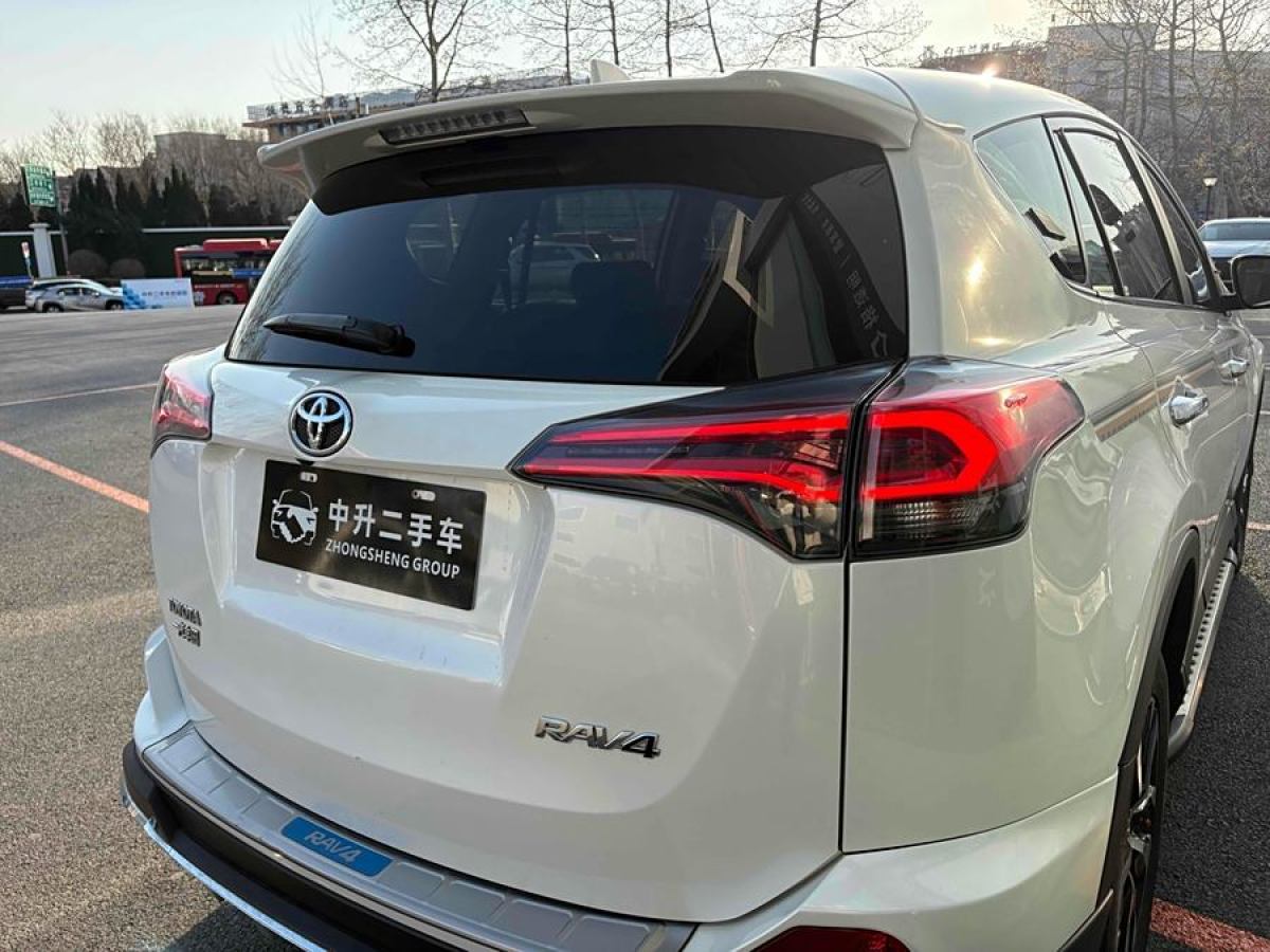 2018年9月豐田 RAV4榮放  2016款 2.0L CVT兩驅(qū)風(fēng)尚版