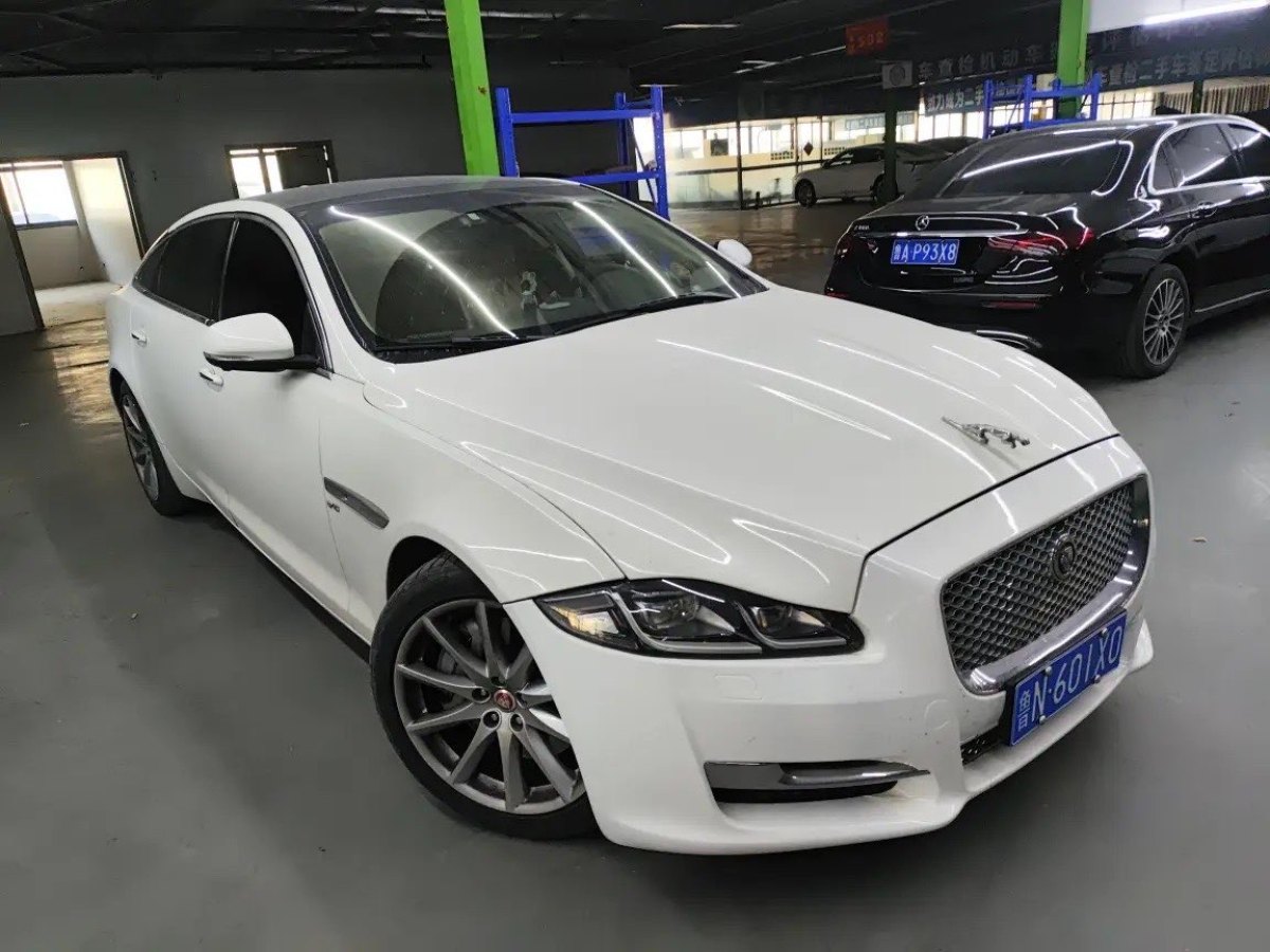 捷豹 XJ  2016款 XJL 3.0 SC 四驅(qū)全景商務(wù)版圖片