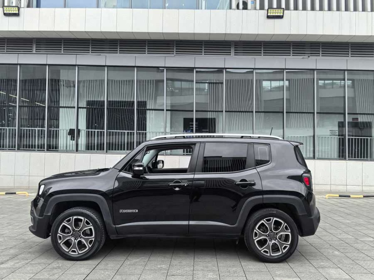 Jeep 自由俠  2018款 互聯(lián)大屏版 180TS 自動四驅(qū)全能版圖片