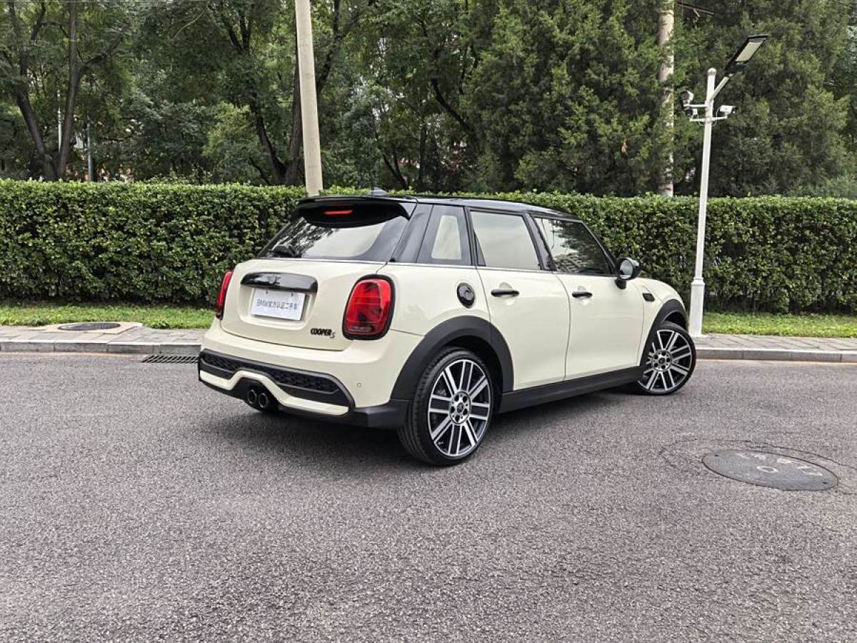 MINI MINI  2023款 2.0T COOPER S 藝術(shù)家 五門版圖片