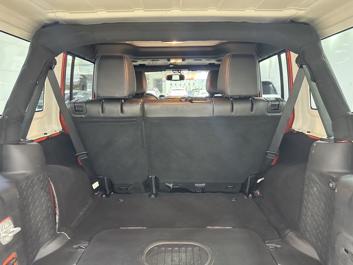 Jeep 牧馬人  2015款 3.0L Sahara 四門舒享版圖片
