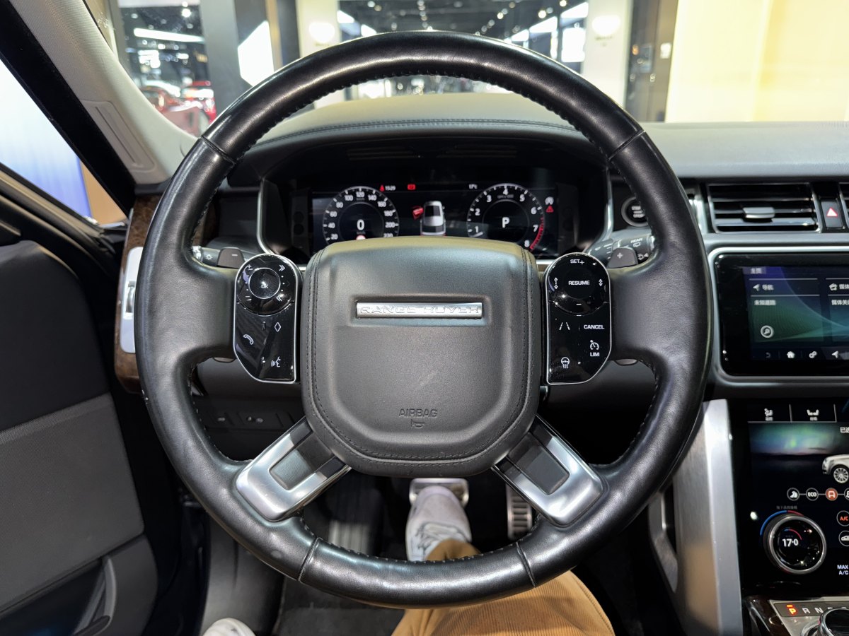 路虎 攬勝  2020款 3.0 L6 傳世加長(zhǎng)版圖片