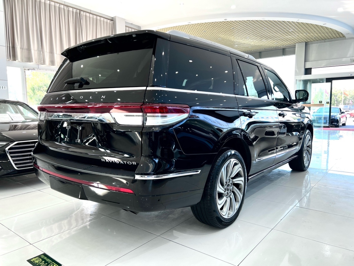 林肯 領(lǐng)航員  2022款 3.5T 尊耀版圖片