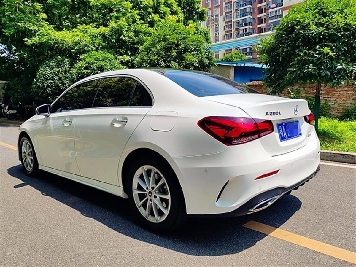 奔馳 奔馳A級(jí)  2019款  改款 A 200 L 運(yùn)動(dòng)轎車圖片