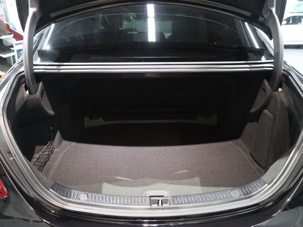 奔驰 奔驰E级  2020款 改款 E 300 L 运动殊享版图片