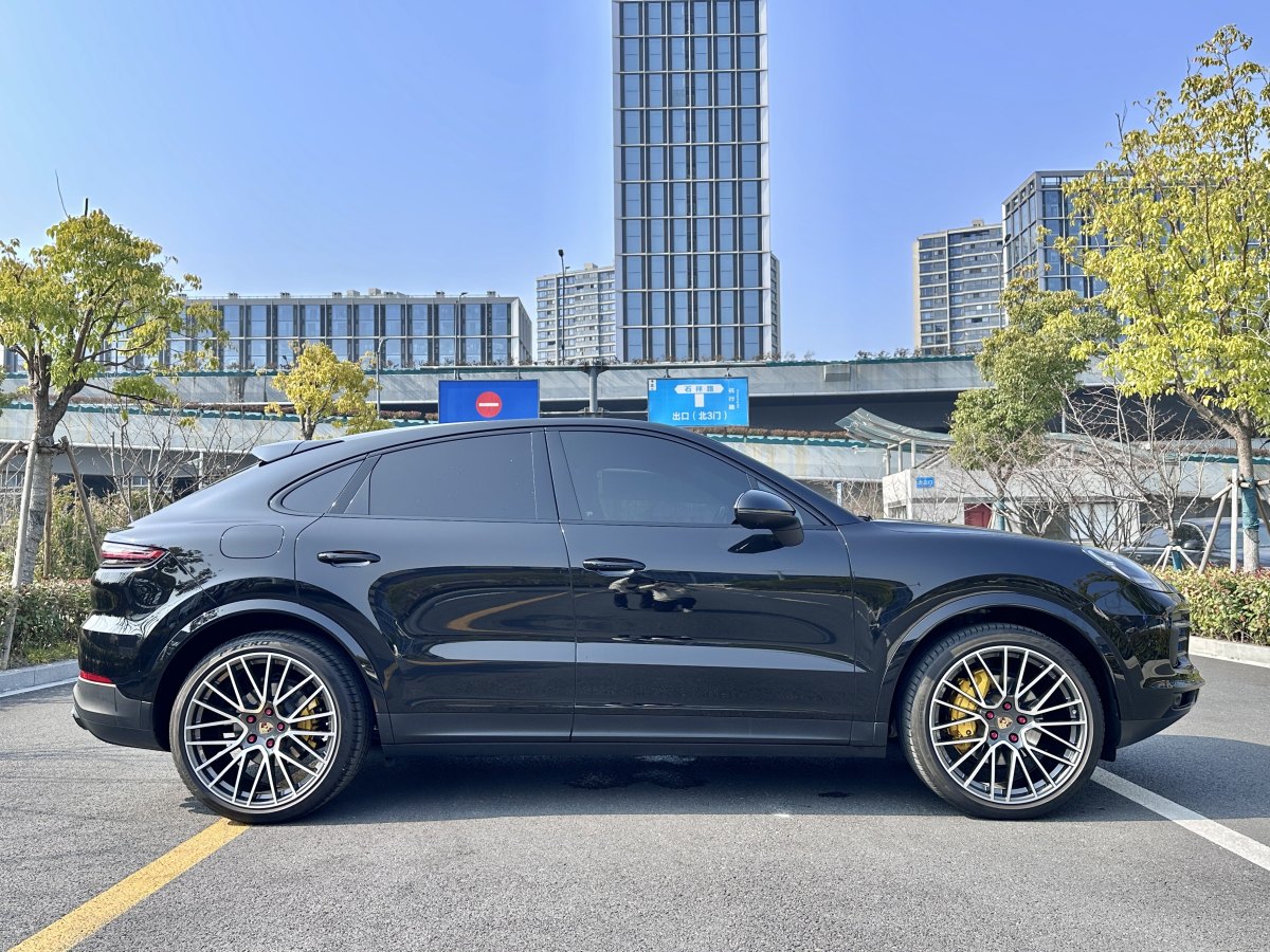 保時(shí)捷 Cayenne  2023款 Cayenne Coupé 3.0T 鉑金版圖片