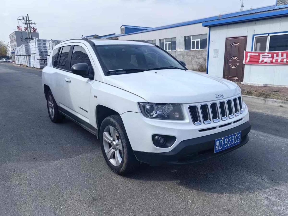 2013年8月Jeep 指南者  2013款 2.4L 四驅(qū)都市版