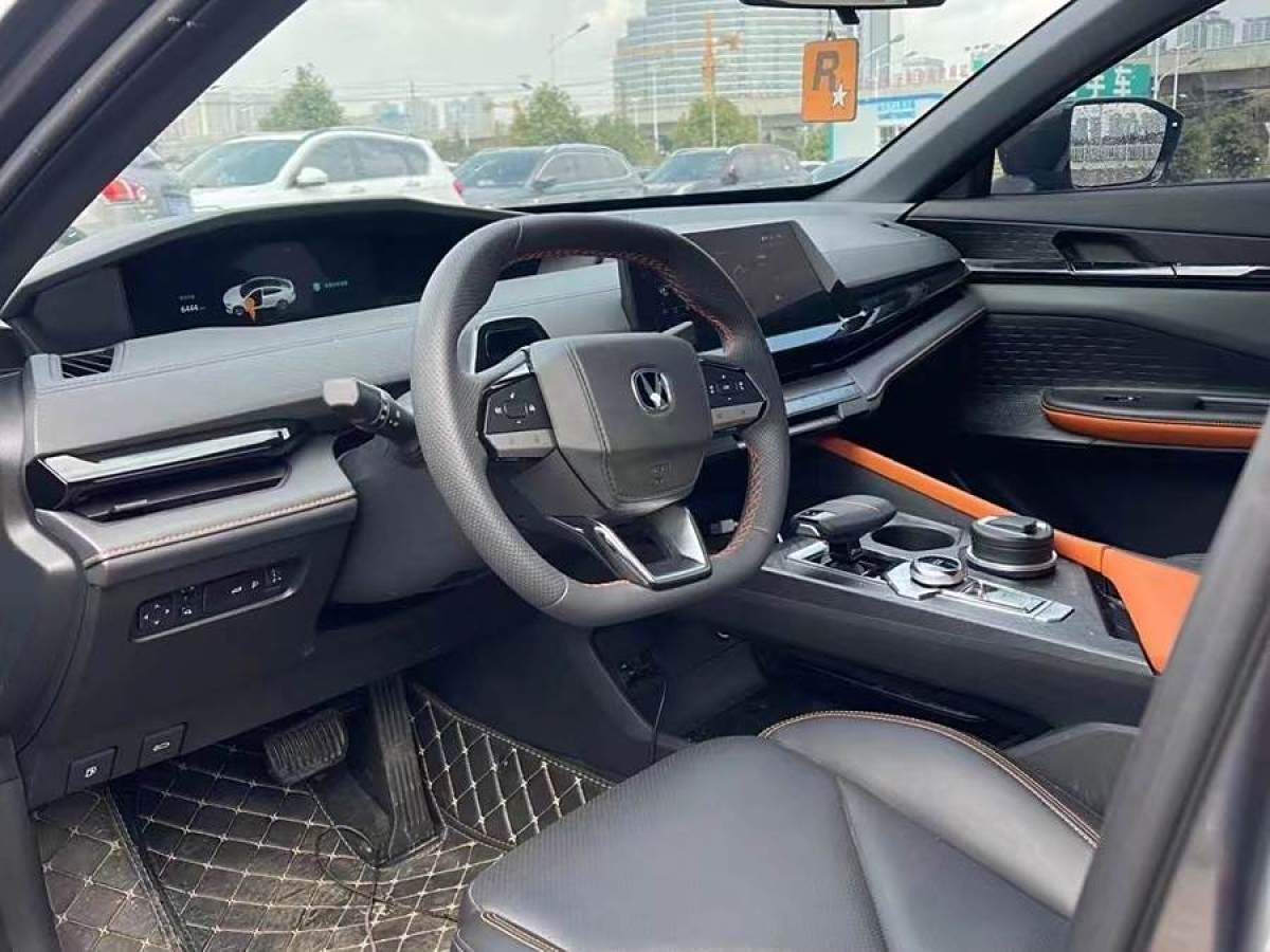 長(zhǎng)安 長(zhǎng)安UNI-V  2022款 1.5T 尊貴型圖片