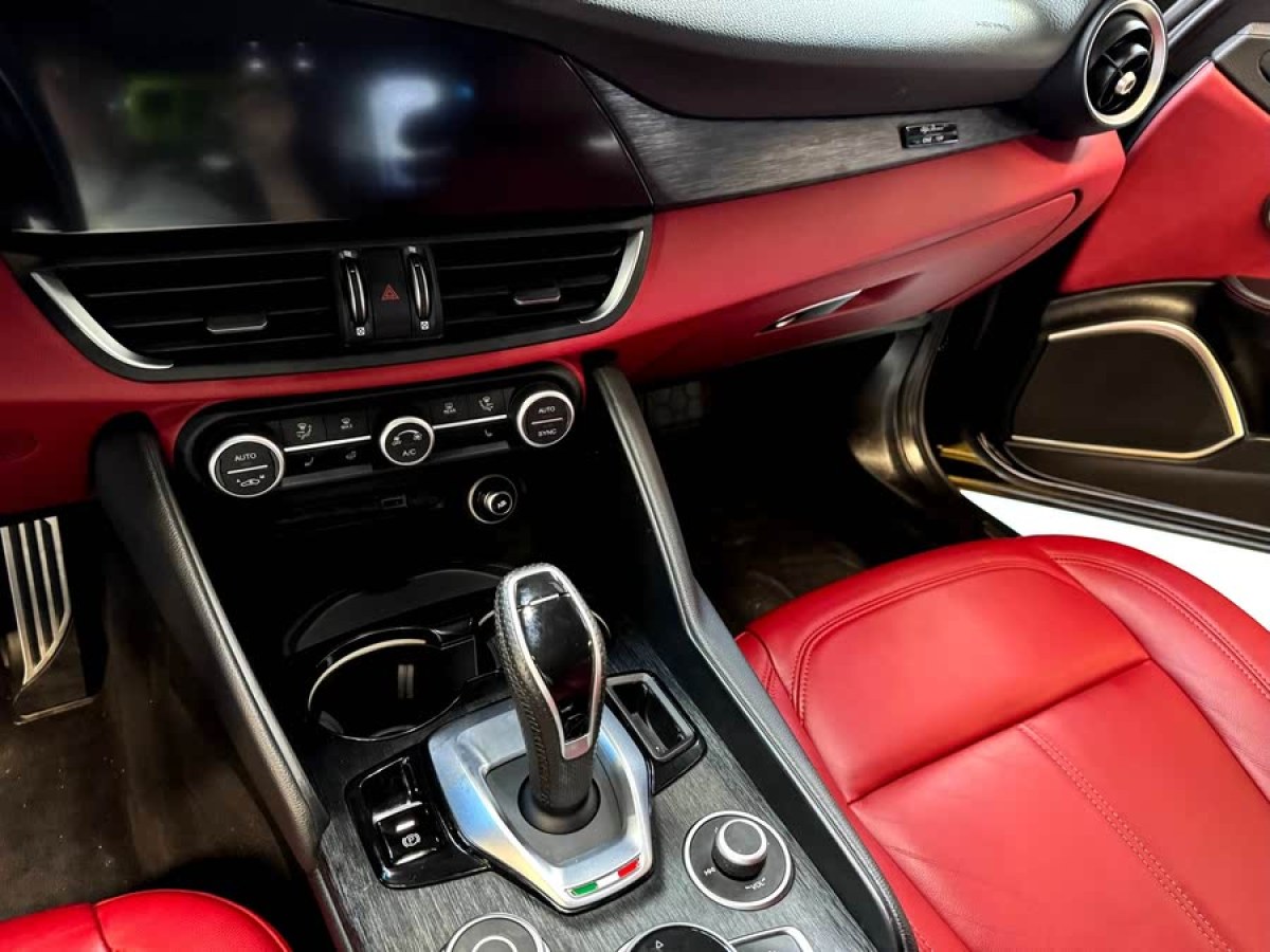阿爾法·羅密歐 Giulia  2020款 2.0T 280HP 豪華版圖片