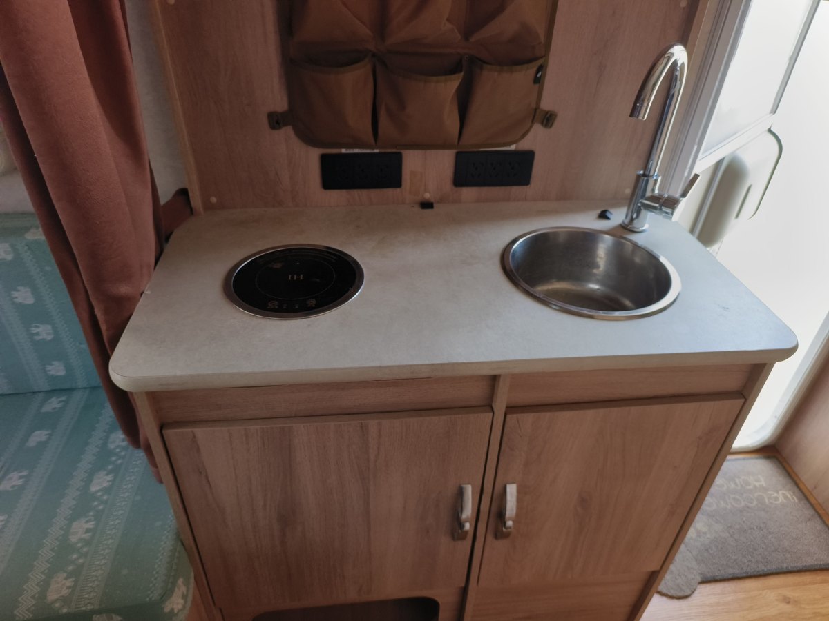 上汽大通 RV90  2021款 2.0T生活家V90自行式C型房車豪華版大額頭后拓圖片