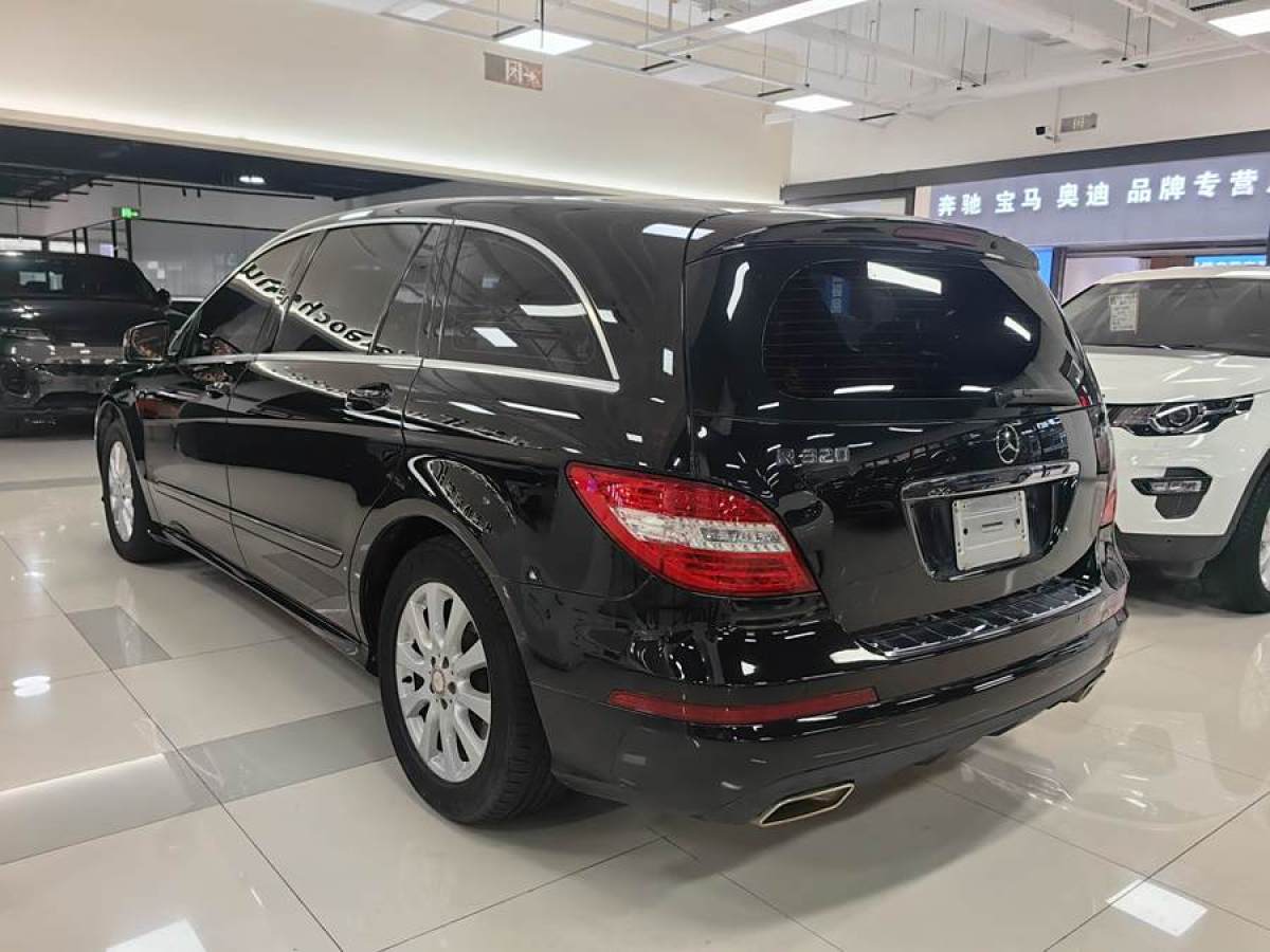 奔馳 奔馳R級  2014款 R 320 4MATIC 商務(wù)型圖片