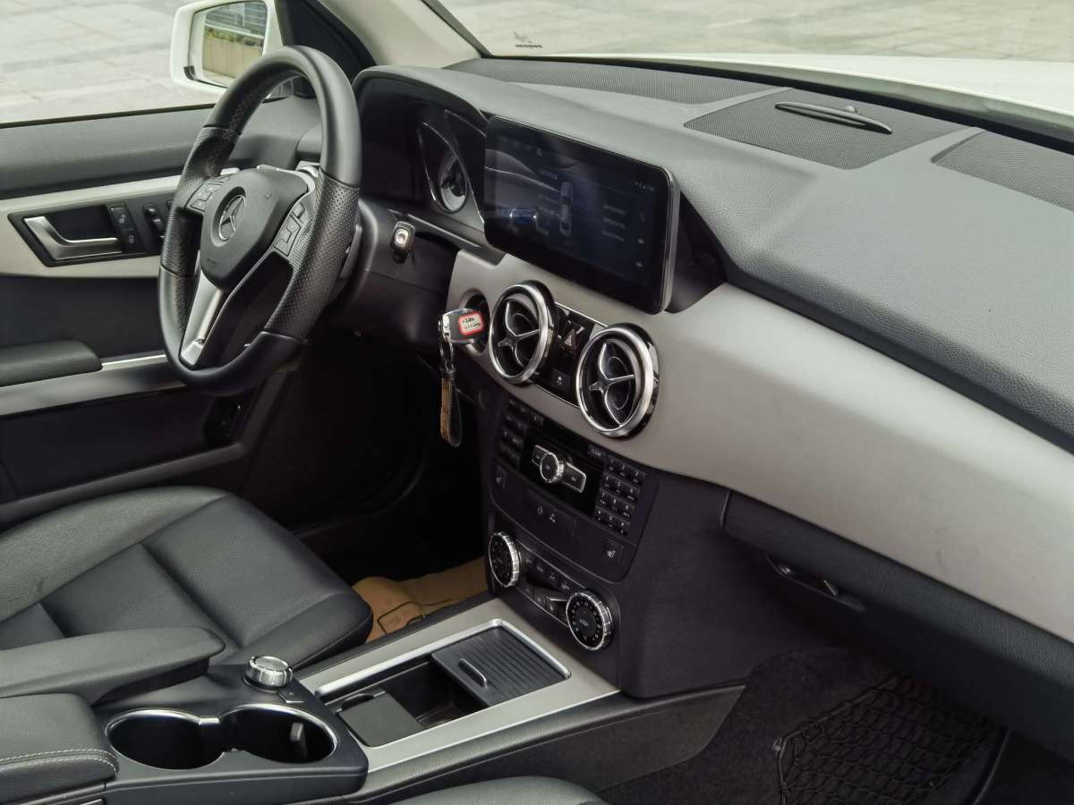2013年12月奔驰 奔驰GLK级  2013款 GLK 300 4MATIC 动感天窗型