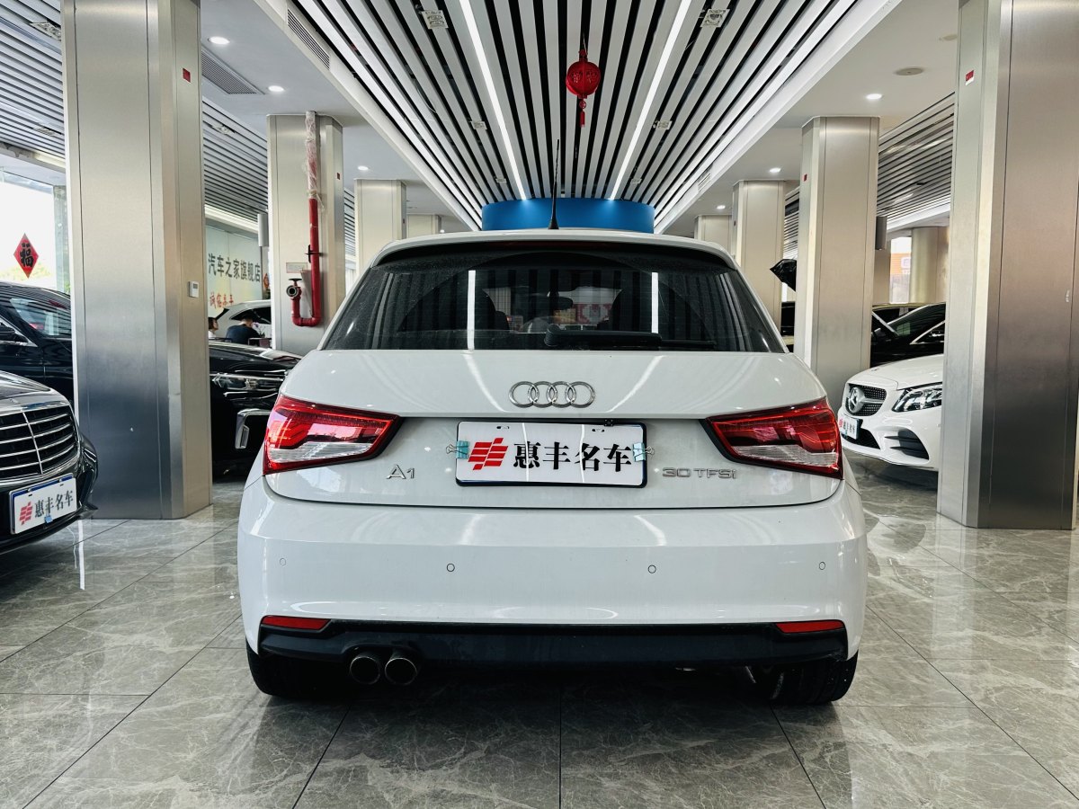 奧迪 奧迪A1  2016款 30 TFSI Sportback S Line運(yùn)動(dòng)版圖片